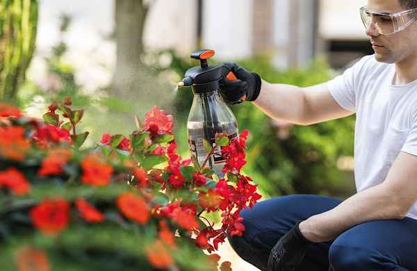 Ψεκαστήρας Προπίεσης Black+Decker 2lt Κήπου-Οικίας-1